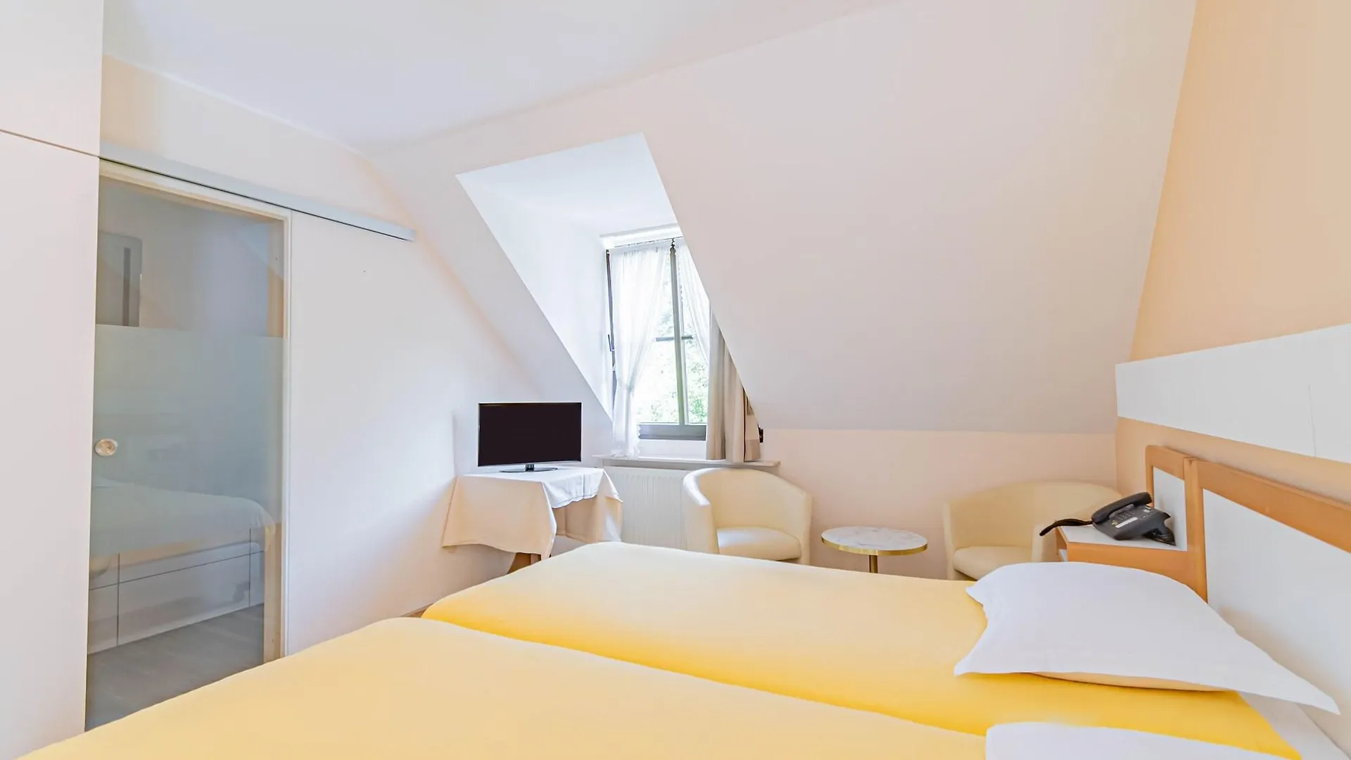 Hotel Le Postillon Esch-sur-Sure 3*,  Luxembourg